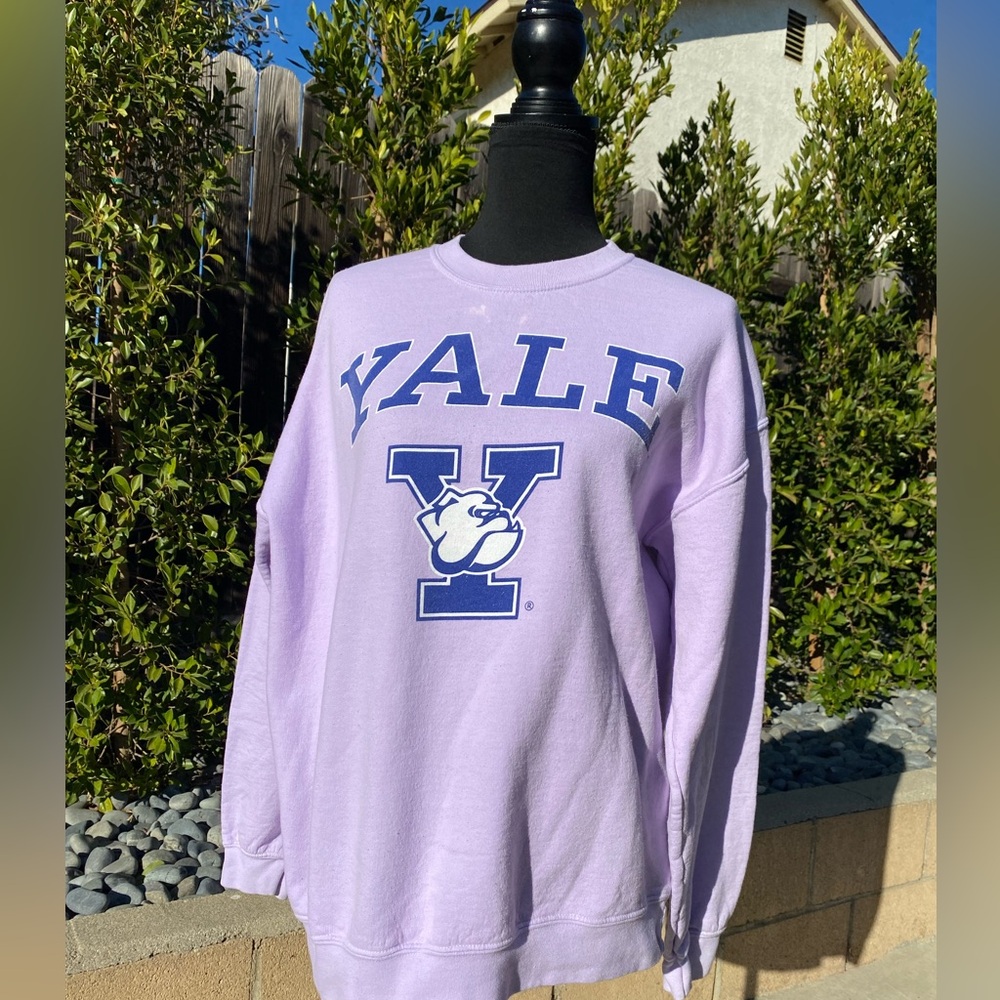 Yale sweater size Medium